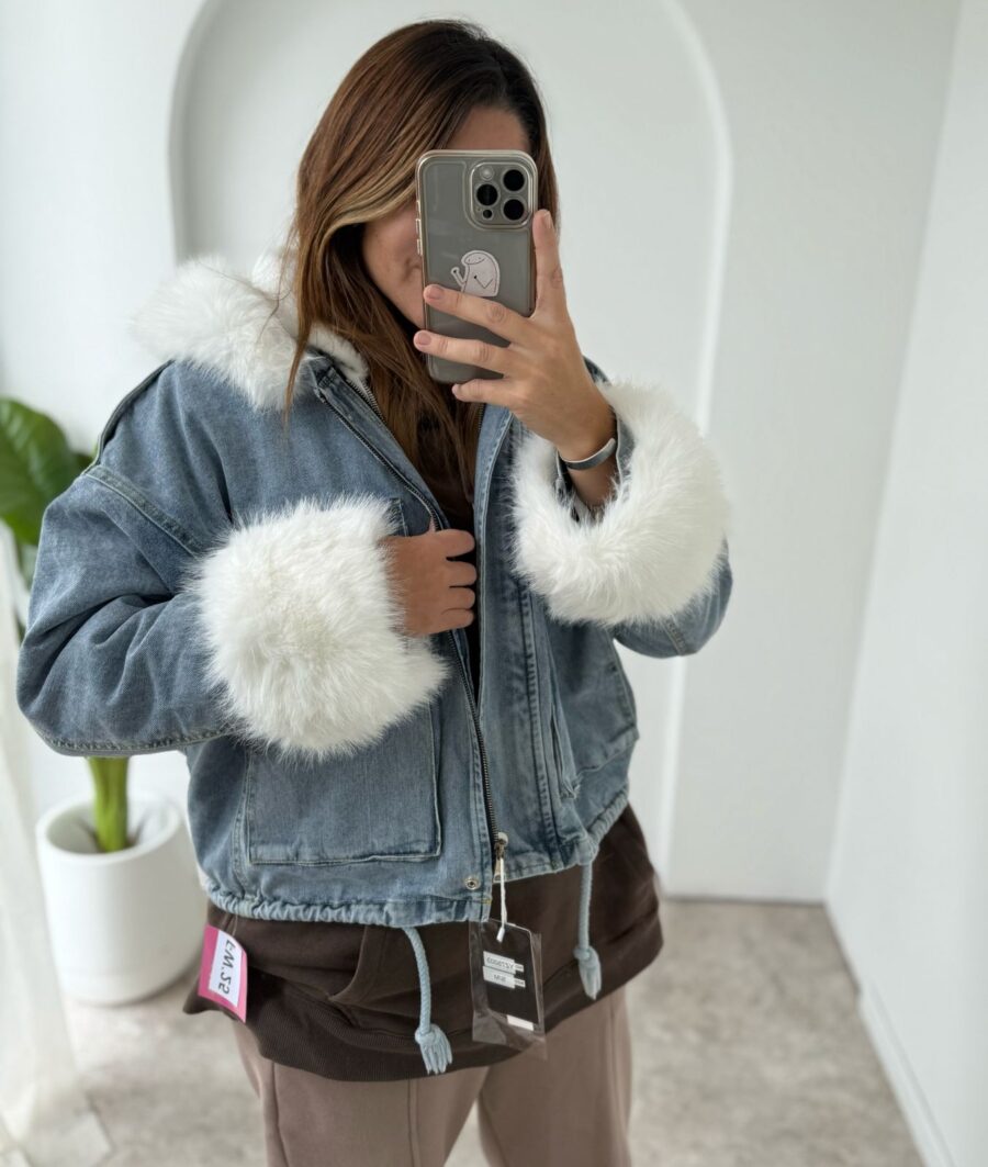 CAMPERA HOUSE